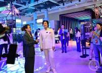 演員耿樂被重慶的現(xiàn)代科技震撼 電影“黑科技”體驗記