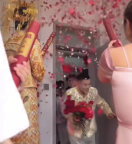 對(duì)方自覺(jué)秒撤一個(gè)伴郎 新娘攜伴娘團(tuán)為新郎準(zhǔn)備專(zhuān)屬頭彩