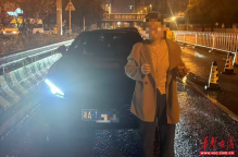 一女子酒后开车，一检查还是无证驾驶