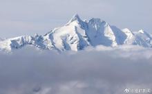 女子在3700米高峰被男友遗弃后冻死 登山悲剧引发关注