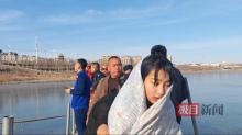 13岁女孩爬冰救人 勇敢无畏获赞誉