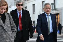 英伟达获准对华出售H200芯片 美国政府抽取25%分成