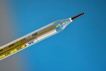 水銀溫度計(jì)真比電子體溫計(jì)更準(zhǔn)嗎 實(shí)測(cè)幾乎無差別