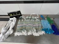 男子雙腿綁330條珠串入境被查 走私珠寶未申報(bào)