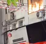 商戶窗邊掛火焰LED屏引來5輛消防車 逼真效果引發(fā)誤會