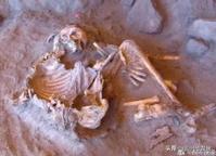 撒哈拉沙漠发现了两具自然保存完好的7000年前木乃伊，查出前所未有的DNA 揭示未知人类谱系