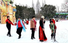 大寒遇瑞雪 淮南市民乐享雪趣 冬日浪漫定格永恒