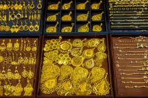 黄金波动剧烈 普通人还能进场吗 避险脉冲≠趋势反转