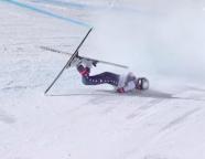 美国传奇选手冬奥比赛中摔倒重伤 滑雪名将再遭重创