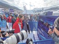 谷爱凌第一跳重现四年前的微笑 再夺银牌展现实力