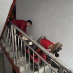 小伙“背”起30多个被困的人生 搬运希望