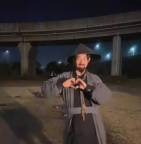 41岁打铁花网红一氧化碳中毒去世 生活刚好转却不幸离世