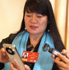 老师让听障儿童把手伸进嘴里找舌位 建议让全年无休的照护者能喘口气