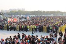 3天23万人涌入上海国际赛车场 警方全力保障赛事安全