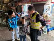 女子带俩娃逛街 接连走丢 热心市民与民警助团圆