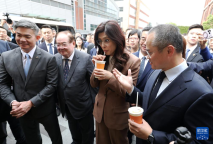 郑丽文点赞大陆经济活力与城市魅力 沉浸式感受智能经济