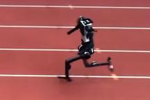 宇树科技人形机器人跑出10米/秒 刷新百米测试世界纪录