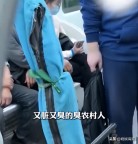 武汉地铁一男子辱骂老年乘客 恶劣行径遭声讨