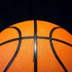 张子宇也来看CBA鲁辽大战了 女篮队员现身观战