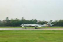 南部战区战机飞行训练图上新 锤炼全天候作战能力