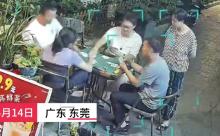 空调外机坠落奶奶神反应躲过 惊险瞬间无人伤