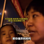 兒子一句話讓擺攤媽媽紅了眼眶：我覺(jué)得媽媽是世界上最優(yōu)秀的媽媽