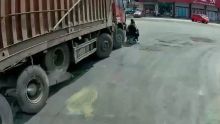河北一貨車右轉(zhuǎn)撞上電動車致母子死亡 事故引發(fā)廣泛關(guān)注
