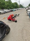 男子昏迷倒地外賣小哥放棄跑單護(hù)送