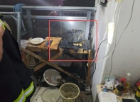 男子网购无牌电饭煲突然喷火 引发宿舍火灾