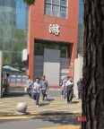 女生考完化學(xué)很開(kāi)心：8億流量背后是反套路命題嗎