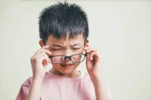 如何預防近視兒童