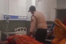 印度一公立医院保安疑给患者输液引众怒 当地卫生部门已下令调查