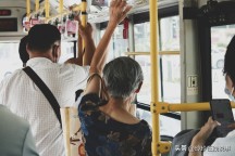 6月公交老年卡乘車新規(guī)！老人坐車大變樣，年審、辦證全簡化了