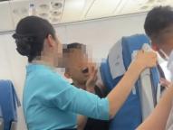 两男子飞机上因调整椅背发生争执 警方介入调查