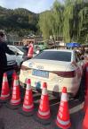 景区称粤J2888T又把游客带错路 网红车引发围观热潮