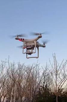 如何成为无人机群的“编队指挥官”