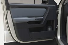 美国调查超 17 万辆特斯拉 Model Y 后，造车新势力 Rivian 计划增设手动门把手