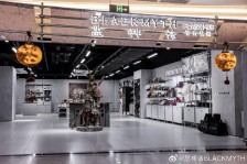 《黑神话》五一开启快闪活动 1：1天命人雕像太帅了！