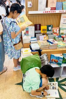 上海书展里的反欺凌教育：一本书和一套卡牌如何教会孩子说“不”？