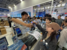 大国重器浓缩版！两款航空文创亮相长春航空展