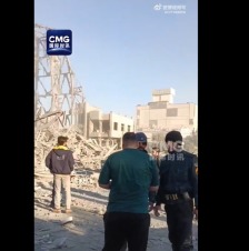 伊朗最高领袖选举机构办公楼被炸成废墟 以方：神职人员正选举，袭击发生在计票期间