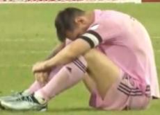 36岁梅西被拍到比赛一度瘫坐地上 他是神人不是神