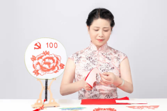 海派剪纸高级工艺师蔡慧英