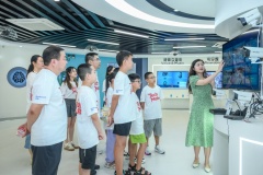 科技点亮梦想：青少年信息素养大赛选手走进高通联合创新中心