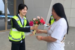 京珠高速温情开展母亲节司乘关爱活动