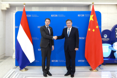 चीनी वाणिज्य मंत्री ने डच विदेश व्यापार और विकास सहयोग मंत्री से मुलाकात की