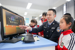 बच्चों और किशोरों को सुरक्षित इंटरनेट प्रदान करने के लिए चीन है गंभीर