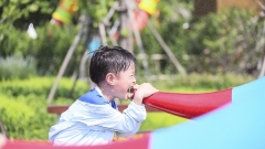 Jiangsu: studenti si godono l’estate nel parco giochi
