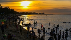 Haikou:i turisti vanno in vacanze al mare