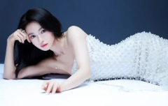 吴谨言穿白色抹胸长裙 修身剪裁勾勒出曼妙身姿